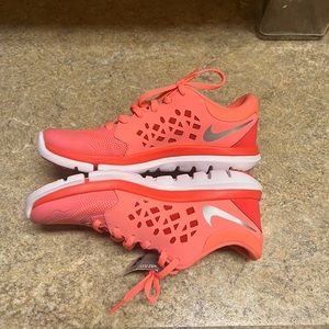 NEW Coral Nike Fitsole